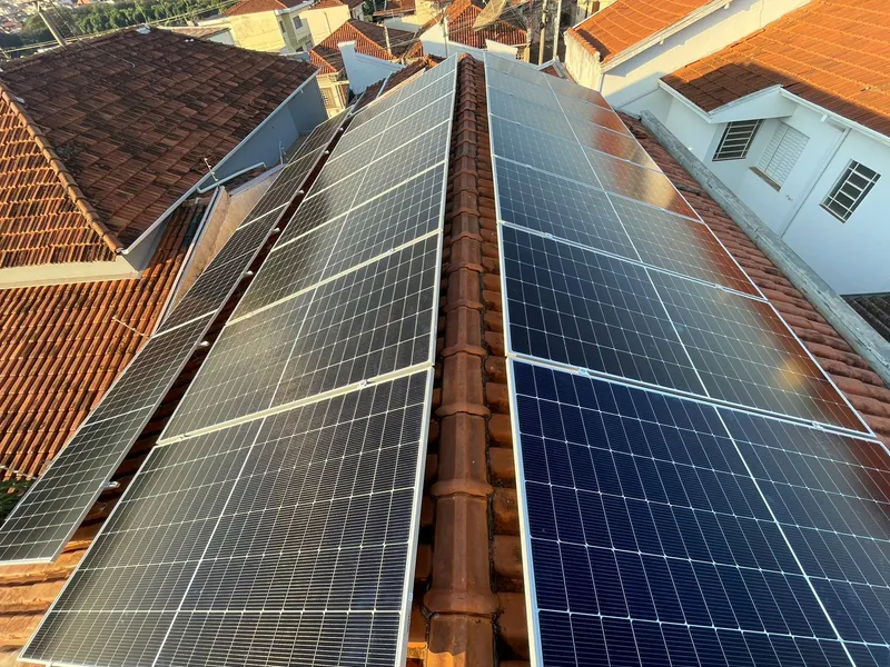 Painéis Solares em Telhado Residencial