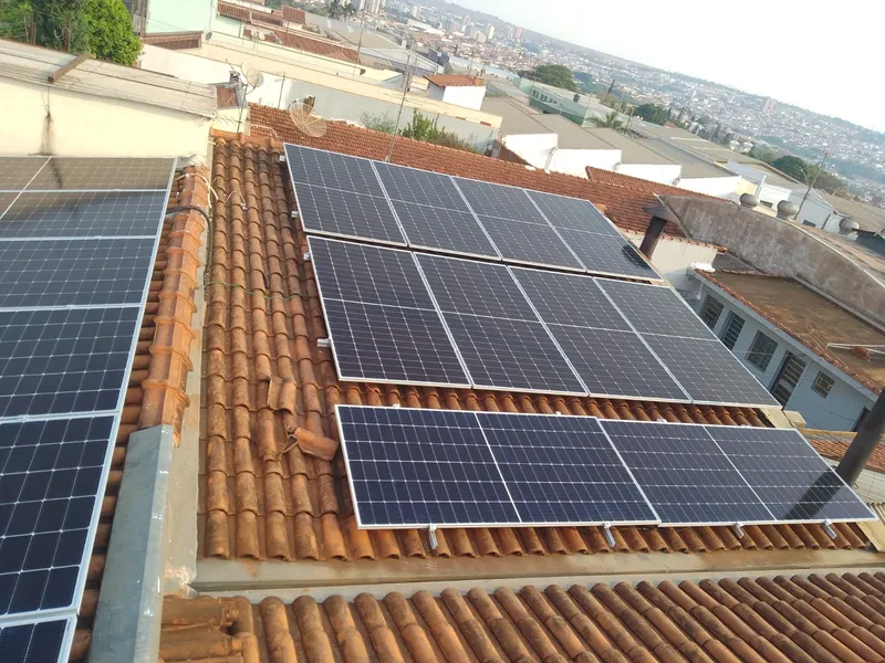 Painéis Solares em Telhado Multiplo