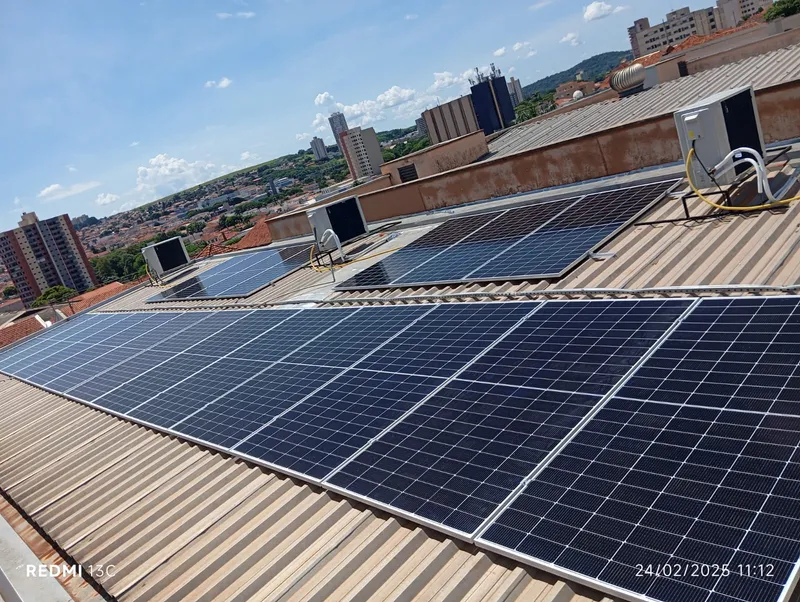 Painéis Solares Fotovoltaicos em Cobertura