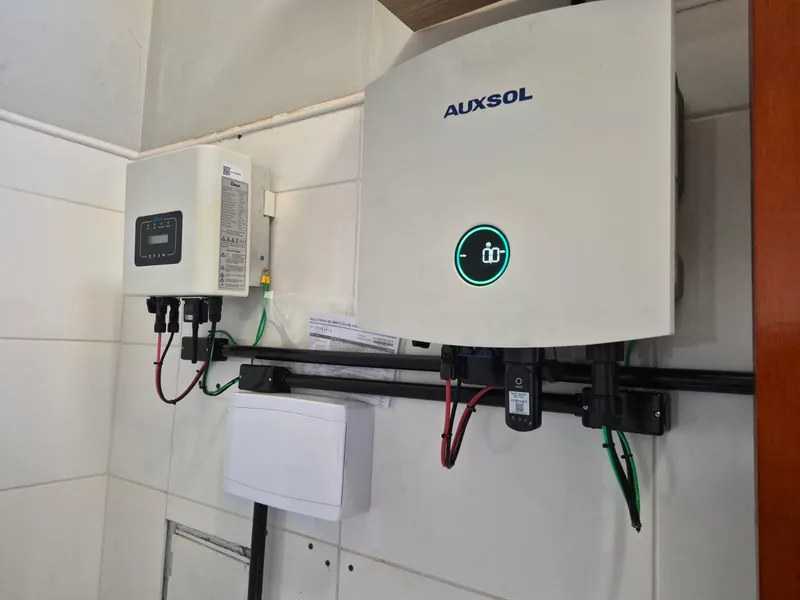 Instalação de Inversores AUXSOL e Deye